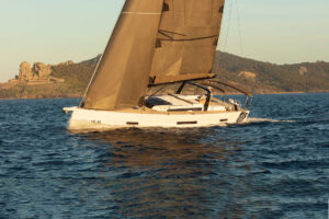 dufour-61-sailing-yacht-luxury-5-min-v2 (1)
